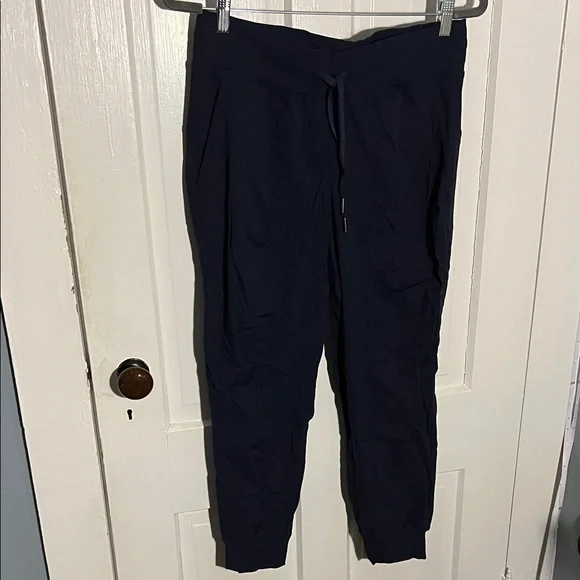 NWOT - Lululemon Size 8 Dance Studio Mid-Rise Jogger 7/8 Length - Picture 2 of 4